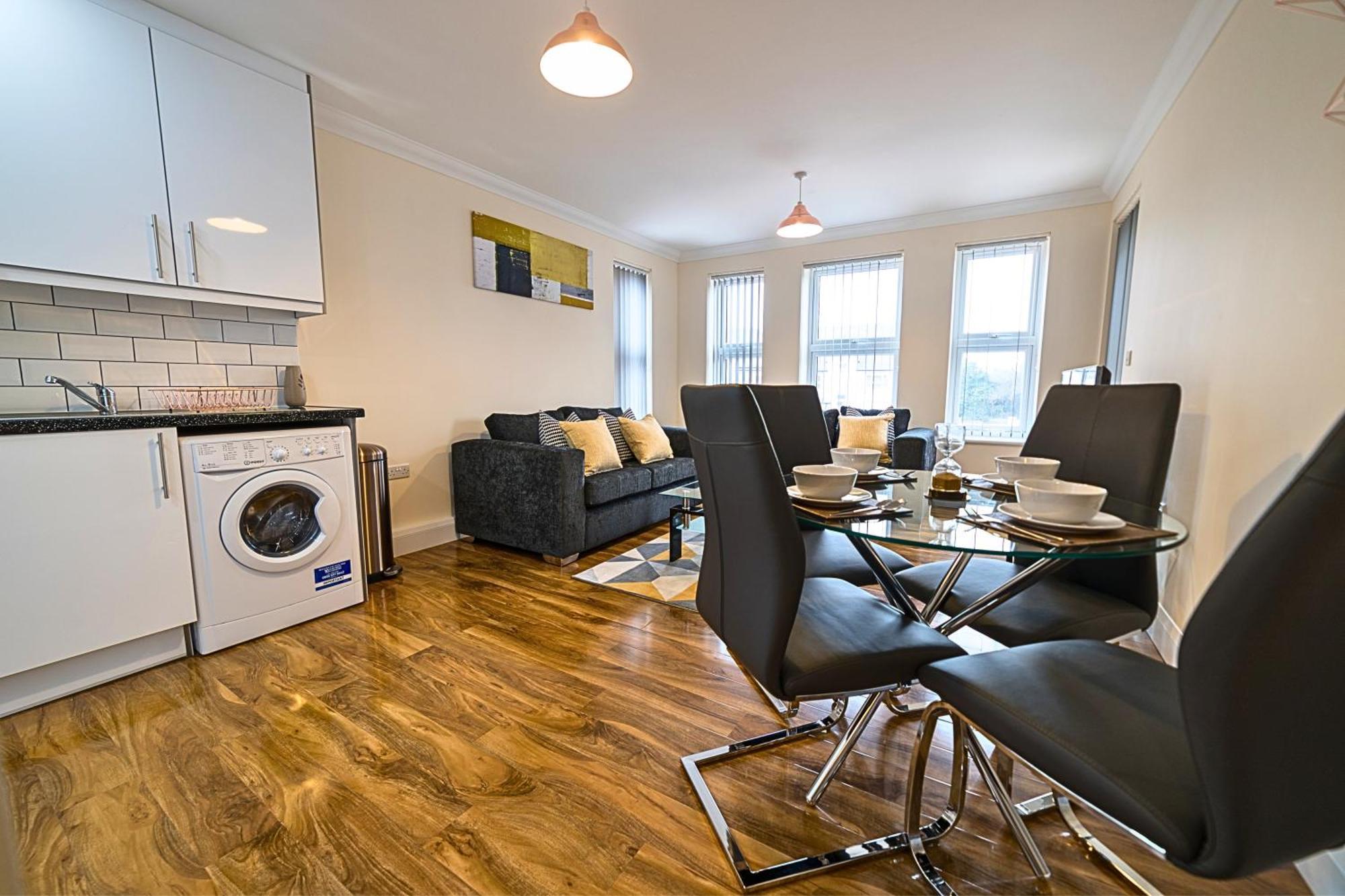 Heathrow Rare Find 2 Bedroom Plus 2 Bathroom Flat - Sleeps 6- Free Parking- Close To Heathrow Terminals-Quiet Development ستانويل المظهر الخارجي الصورة