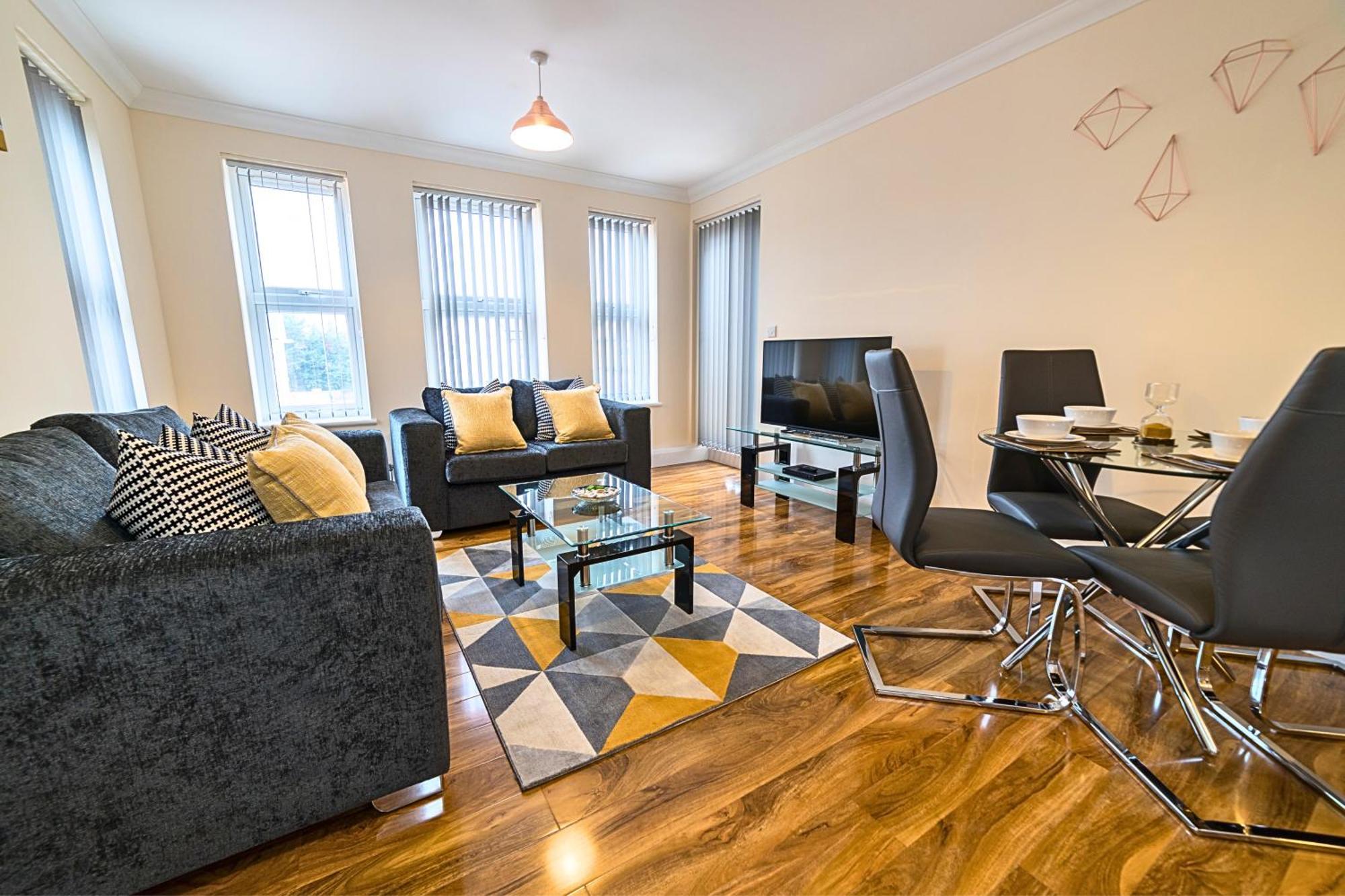 Heathrow Rare Find 2 Bedroom Plus 2 Bathroom Flat - Sleeps 6- Free Parking- Close To Heathrow Terminals-Quiet Development ستانويل المظهر الخارجي الصورة