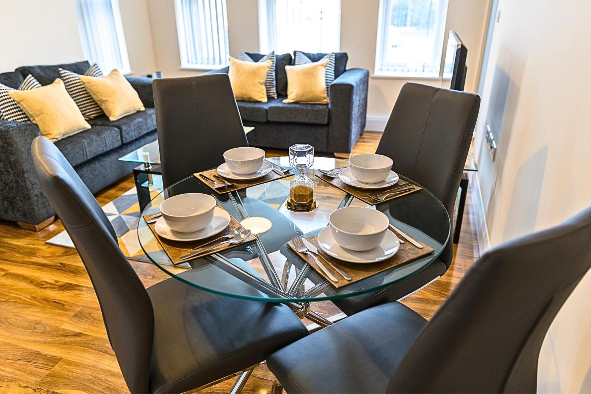 Heathrow Rare Find 2 Bedroom Plus 2 Bathroom Flat - Sleeps 6- Free Parking- Close To Heathrow Terminals-Quiet Development ستانويل المظهر الخارجي الصورة
